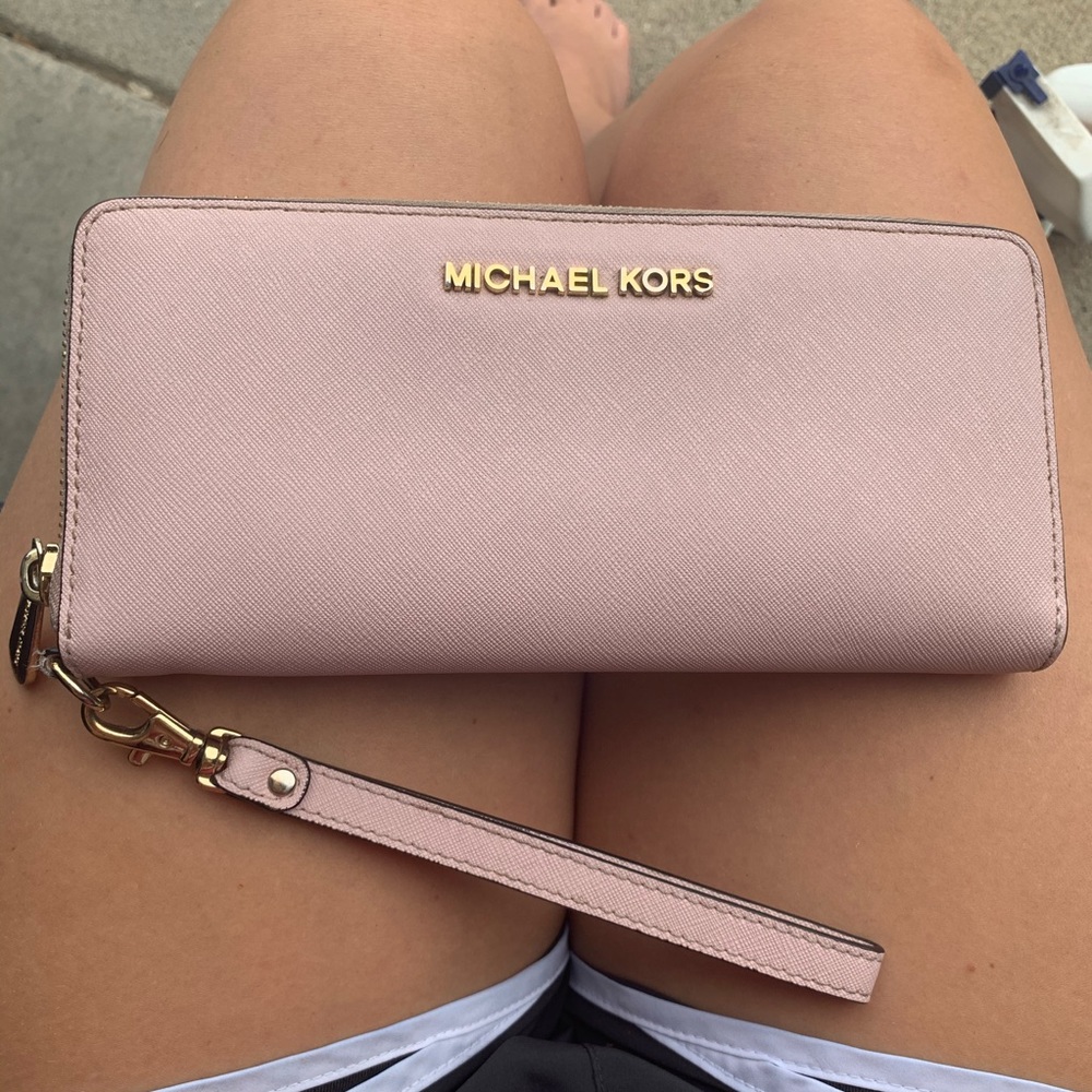 Michael kors wristlet